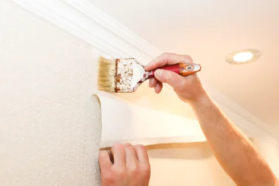 Pose de papier peint à Coulanges-la-Vineuse — revêtements muraux et toiles de verre